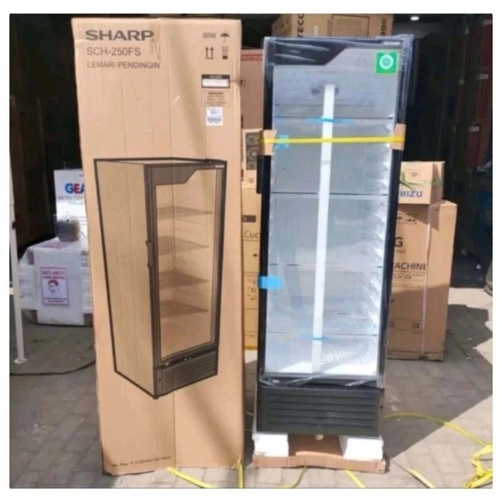 SHARP SHOWCASE SCH250FS 260L 4RAK